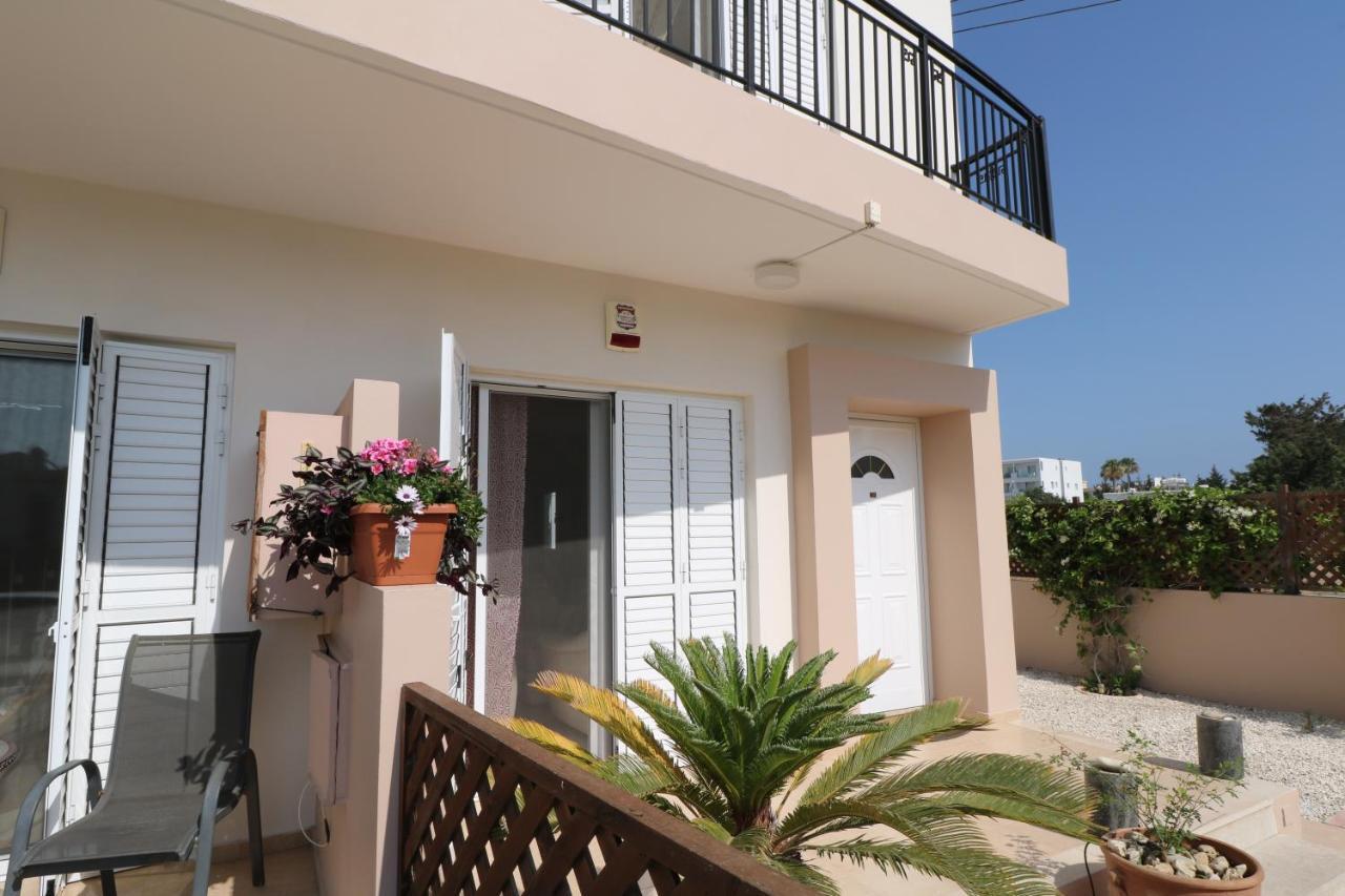 The Paradise Townhouses By Taimoura Paphos Exterior foto